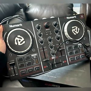Numark Party Mix DJ Controller